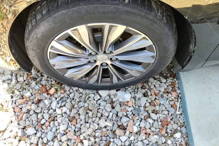 Used Hongqi E-QM5 2022 431 km Charge & Enjoy Edition Left Front Wheel Hub