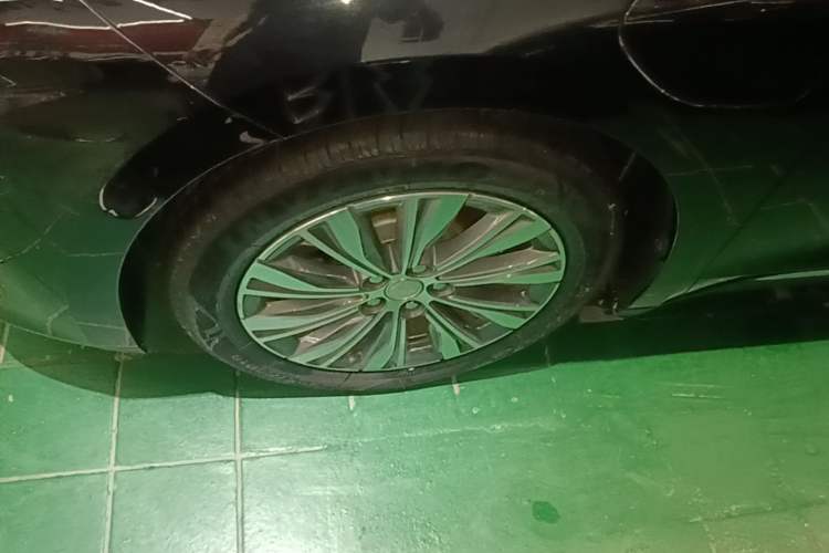 Used Hongqi E-QM5 2022 431 km Charge & Enjoy Edition Left Front Wheel Hub
