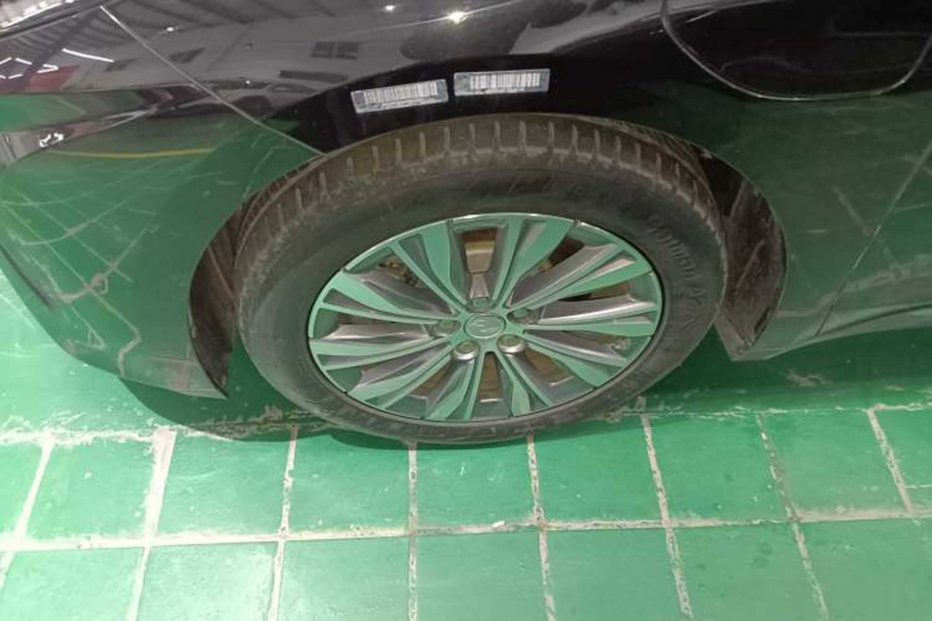 Used Hongqi E-QM5 2022 431 km Charge & Enjoy Edition Left Front Wheel Hub