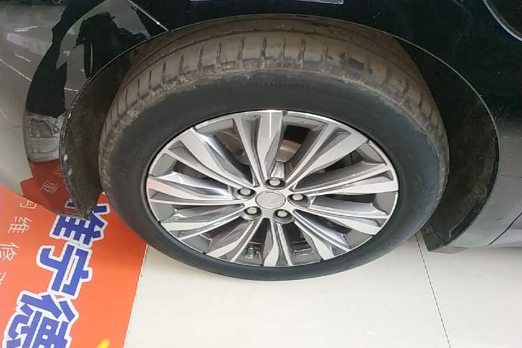 Used Hongqi E-QM5 2022 431 km Charge & Enjoy Edition Left Front Wheel Hub