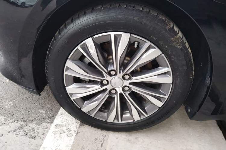 Used Hongqi E-QM5 2022 431 km Charge & Enjoy Edition Left Front Wheel Hub