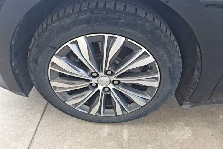 Used Hongqi E-QM5 2022 431 km Charge & Enjoy Edition Left Front Wheel Hub