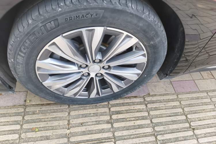 Used Hongqi E-QM5 2022 431 km Charge & Enjoy Edition Left Front Wheel Hub