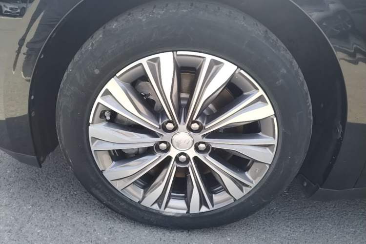 Used Hongqi E-QM5 2022 431 km Charge & Enjoy Edition Left Front Wheel Hub