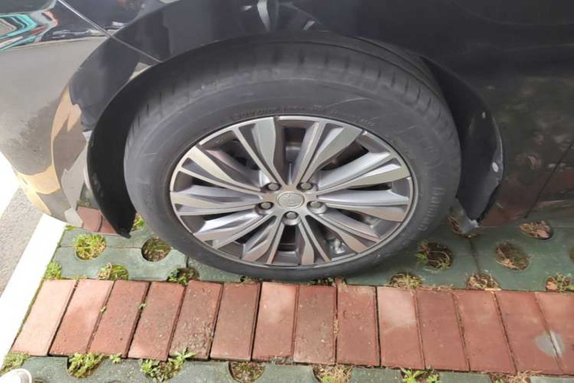 Used Hongqi E-QM5 2022 431 km Charge & Enjoy Edition Left Front Wheel Hub
