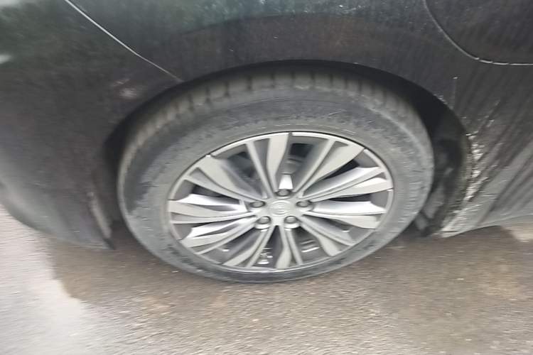 Used Hongqi E-QM5 2022 431 km Charge & Enjoy Edition Left Front Wheel Hub