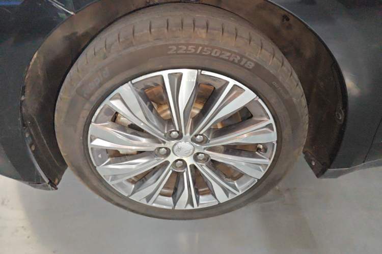 Used Hongqi E-QM5 2022 431 km Charge & Enjoy Edition Left Front Wheel Hub