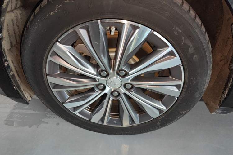 Used Hongqi E-QM5 2022 431 km Charge & Enjoy Edition Left Front Wheel Hub