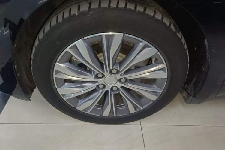 Used Hongqi E-QM5 2022 431 km Charge & Enjoy Edition Left Front Wheel Hub