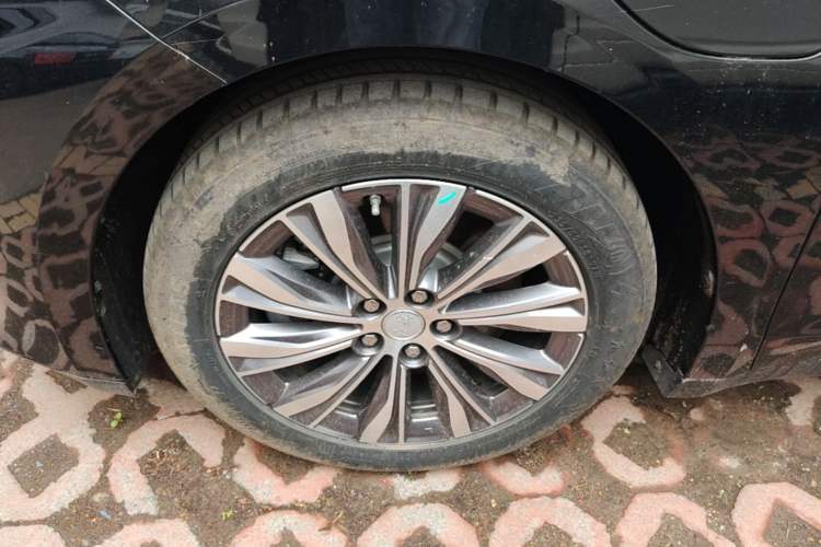 Used Hongqi E-QM5 2022 431 km Charge & Enjoy Edition Left Front Wheel Hub
