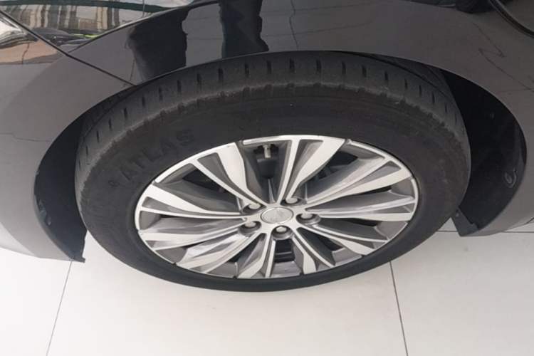 Used Hongqi E-QM5 2022 431 km Charge & Enjoy Edition Left Front Wheel Hub