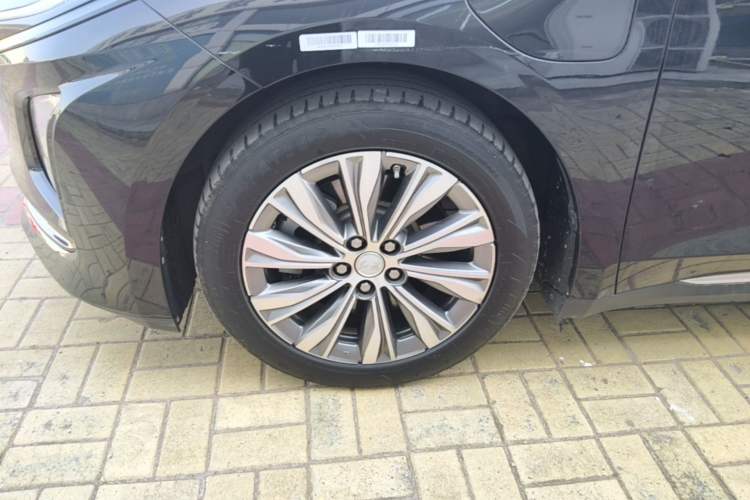 Used Hongqi E-QM5 2022 431 km Charge & Enjoy Edition Left Front Wheel Hub
