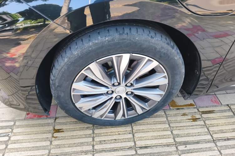 Used Hongqi E-QM5 2022 431 km Charge & Enjoy Edition Left Front Wheel Hub