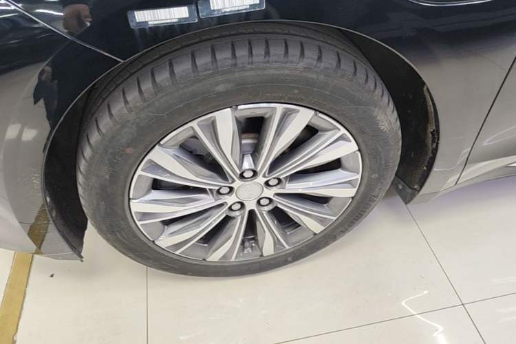 Used Hongqi E-QM5 2022 431 km Charge & Enjoy Edition Left Front Wheel Hub