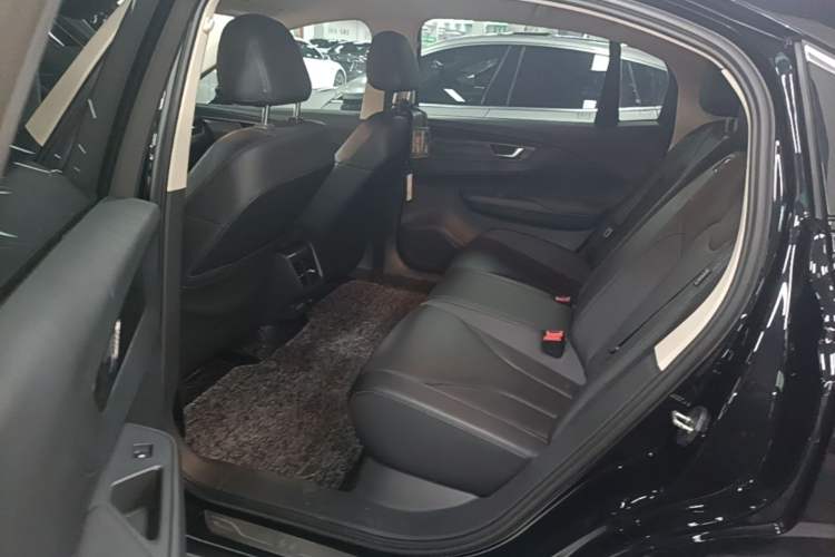 Used Hongqi E-QM5 2022 431 km Charge & Enjoy Edition Left Rear Seat
