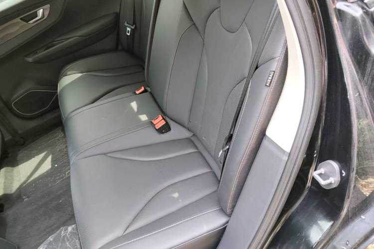 Used Hongqi E-QM5 2022 431 km Charge & Enjoy Edition Left Rear Seat