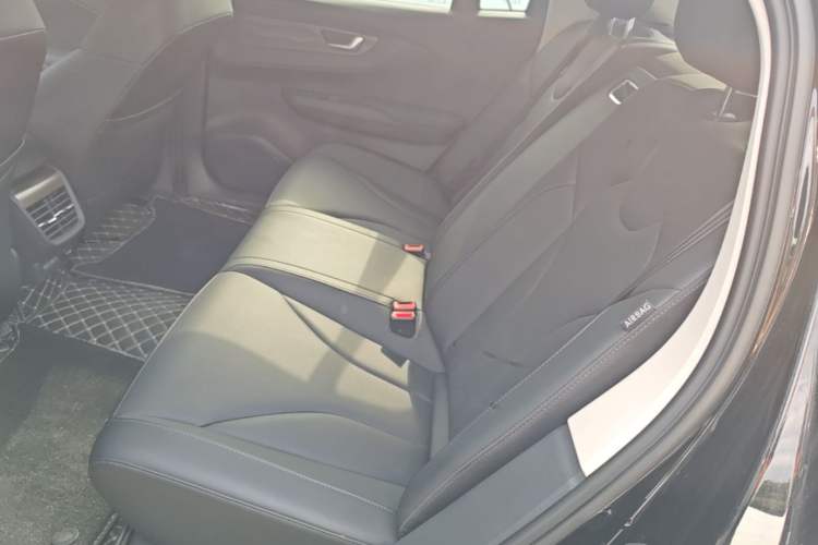 Used Hongqi E-QM5 2022 431 km Charge & Enjoy Edition Left Rear Seat