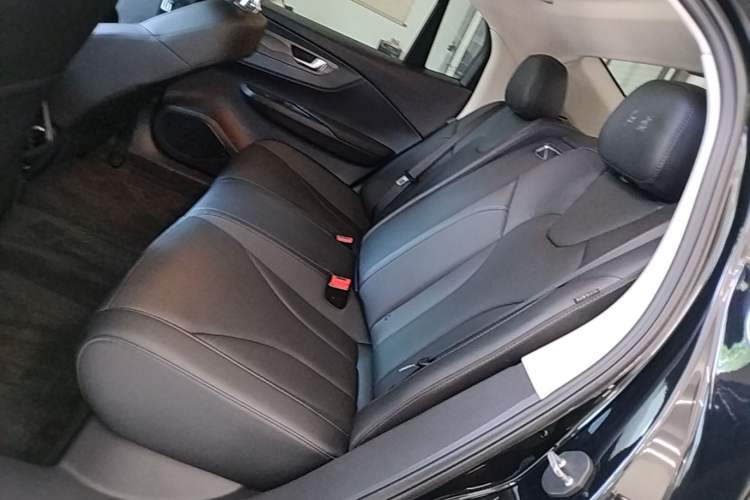 Used Hongqi E-QM5 2022 431 km Charge & Enjoy Edition Left Rear Seat