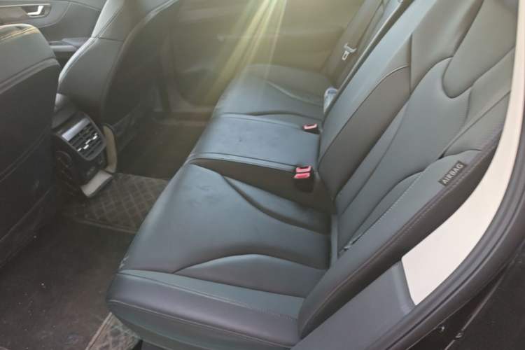 Used Hongqi E-QM5 2022 431 km Charge & Enjoy Edition Left Rear Seat