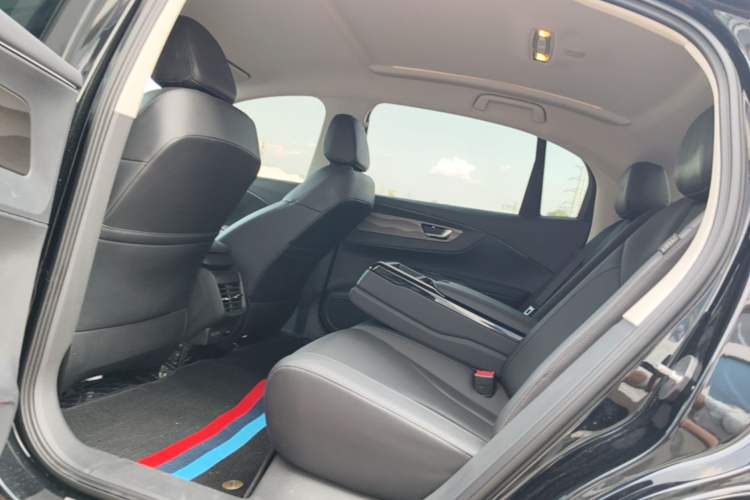 Used Hongqi E-QM5 2022 431 km Charge & Enjoy Edition Left Rear Seat