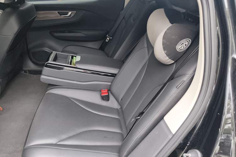 Used Hongqi E-QM5 2022 431 km Charge & Enjoy Edition Left Rear Seat