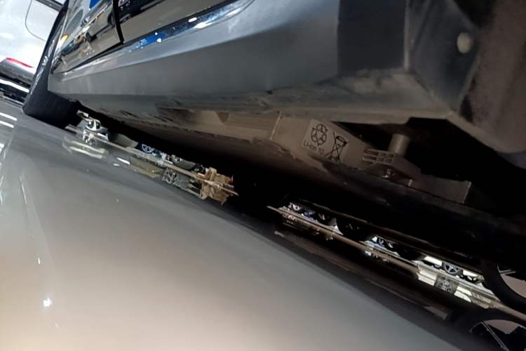 Used Hongqi E-QM5 2022 431 km Charge & Enjoy Edition Left Side Sill