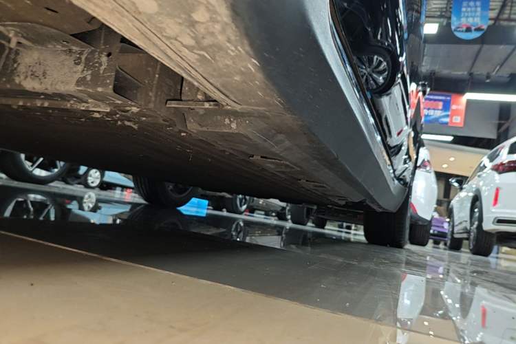 Used Hongqi E-QM5 2022 431 km Charge & Enjoy Edition Left Side Sill