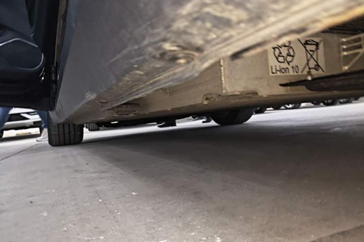 Used Hongqi E-QM5 2022 431 km Charge & Enjoy Edition Left Side Sill