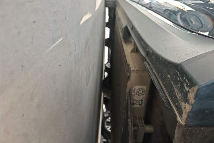 Used Hongqi E-QM5 2022 431 km Charge & Enjoy Edition Left Side Sill