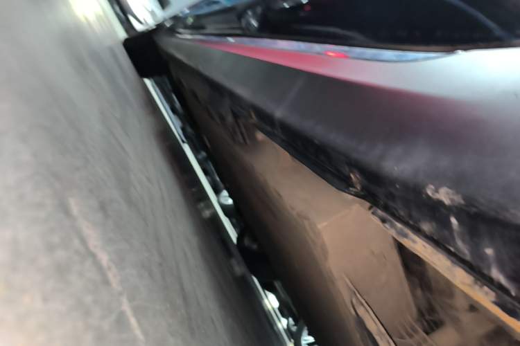 Used Hongqi E-QM5 2022 431 km Charge & Enjoy Edition Left Side Sill
