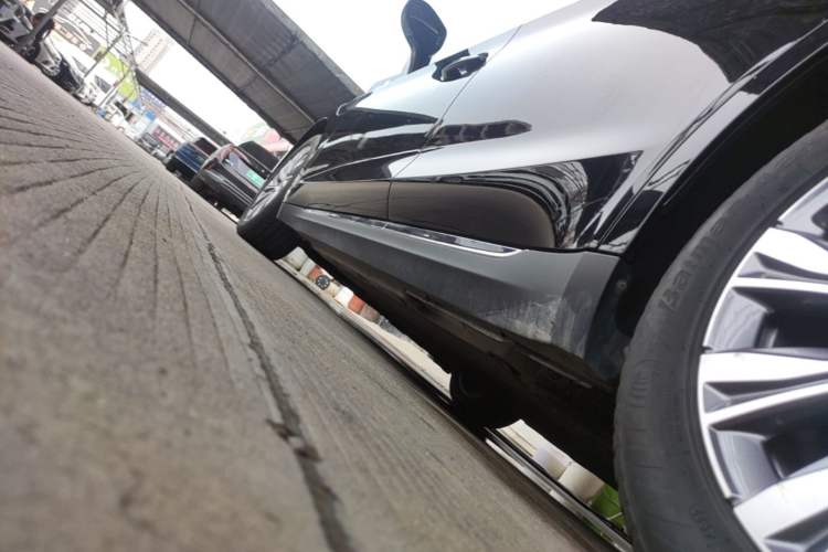 Used Hongqi E-QM5 2022 431 km Charge & Enjoy Edition Left Side Sill