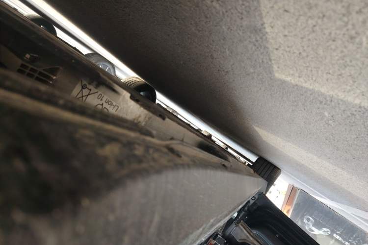 Used Hongqi E-QM5 2022 431 km Charge & Enjoy Edition Left Side Sill