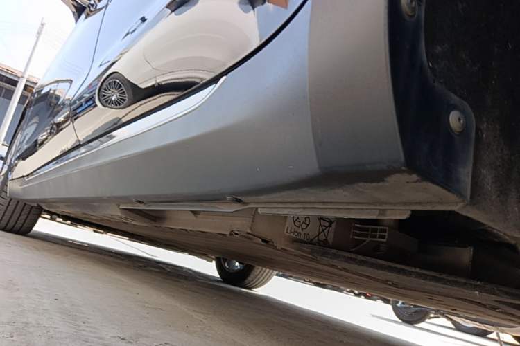 Used Hongqi E-QM5 2022 431 km Charge & Enjoy Edition Left Side Sill