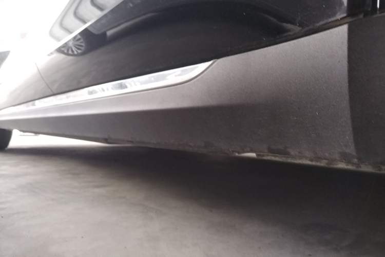 Used Hongqi E-QM5 2022 431 km Charge & Enjoy Edition Left Side Sill