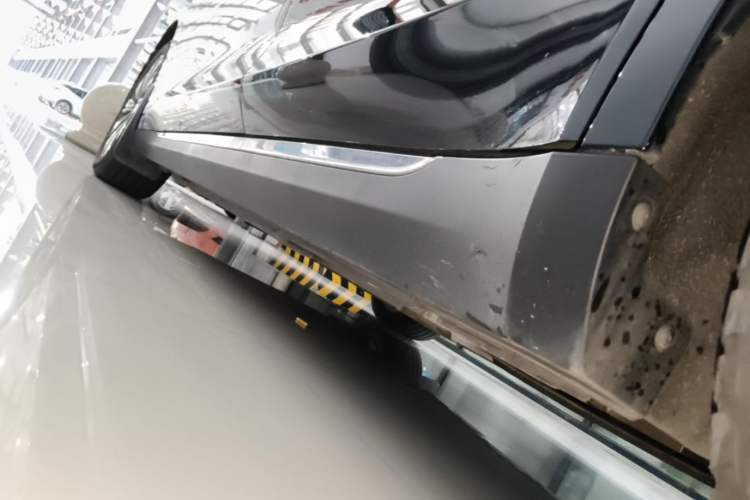 Used Hongqi E-QM5 2022 431 km Charge & Enjoy Edition Left Side Sill