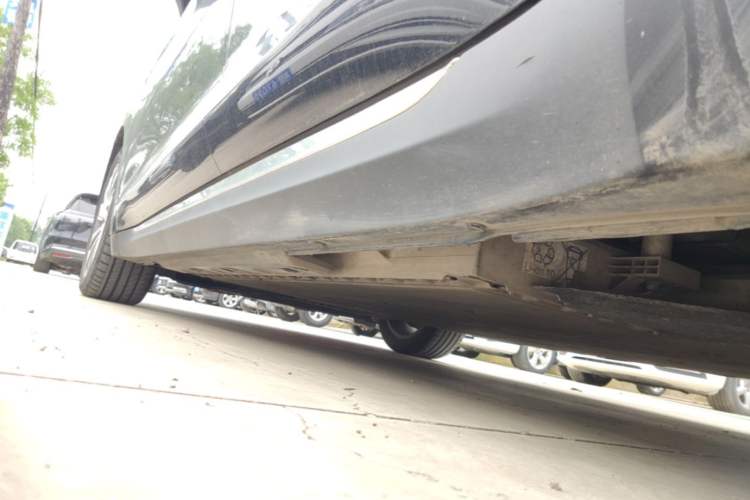 Used Hongqi E-QM5 2022 431 km Charge & Enjoy Edition Left Side Sill
