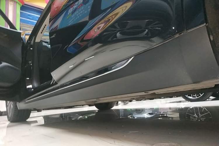 Used Hongqi E-QM5 2022 431 km Charge & Enjoy Edition Left Side Sill