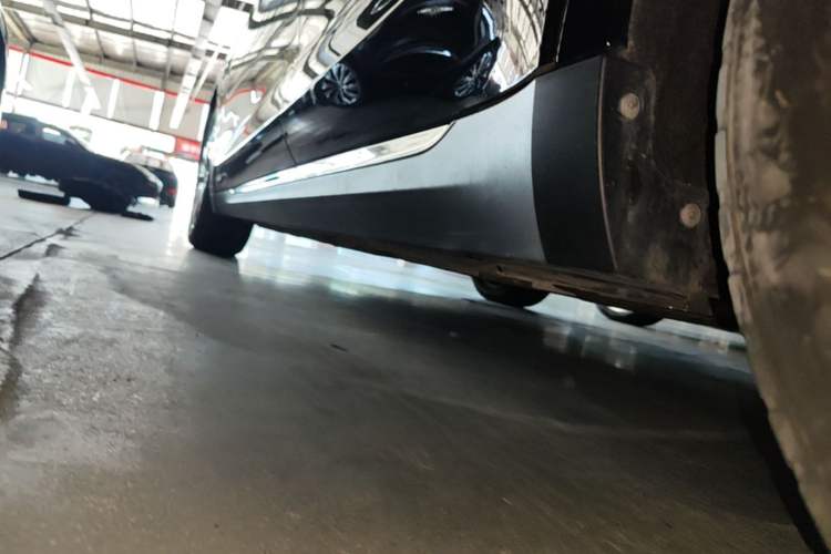 Used Hongqi E-QM5 2022 431 km Charge & Enjoy Edition Left Side Sill