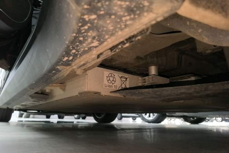 Used Hongqi E-QM5 2022 431 km Charge & Enjoy Edition Left Side Sill