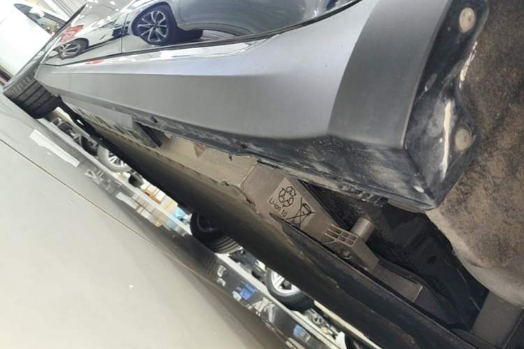 Used Hongqi E-QM5 2022 431 km Charge & Enjoy Edition Left Side Sill