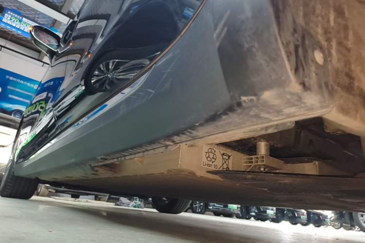 Used Hongqi E-QM5 2022 431 km Charge & Enjoy Edition Left Side Sill