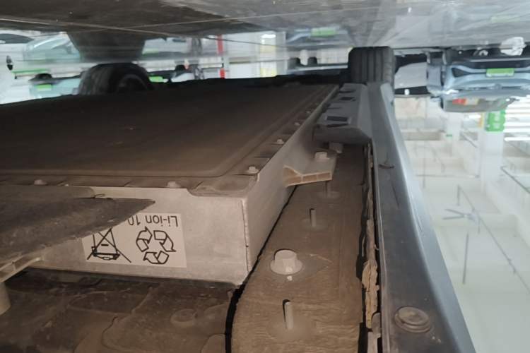 Used Hongqi E-QM5 2022 431 km Charge & Enjoy Edition Left Side Sill