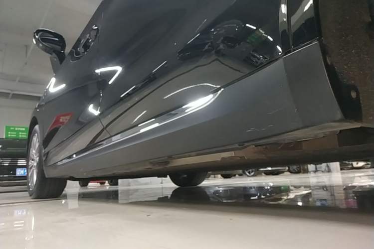Used Hongqi E-QM5 2022 431 km Charge & Enjoy Edition Left Side Sill