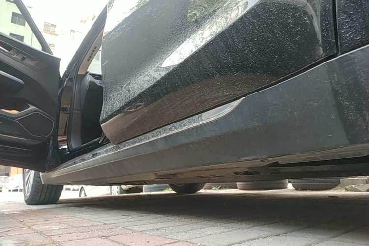 Used Hongqi E-QM5 2022 431 km Charge & Enjoy Edition Left Side Sill