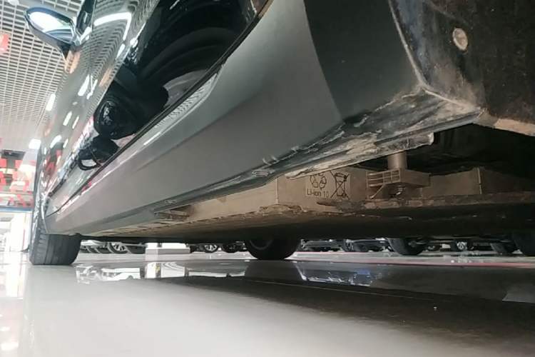 Used Hongqi E-QM5 2022 431 km Charge & Enjoy Edition Left Side Sill