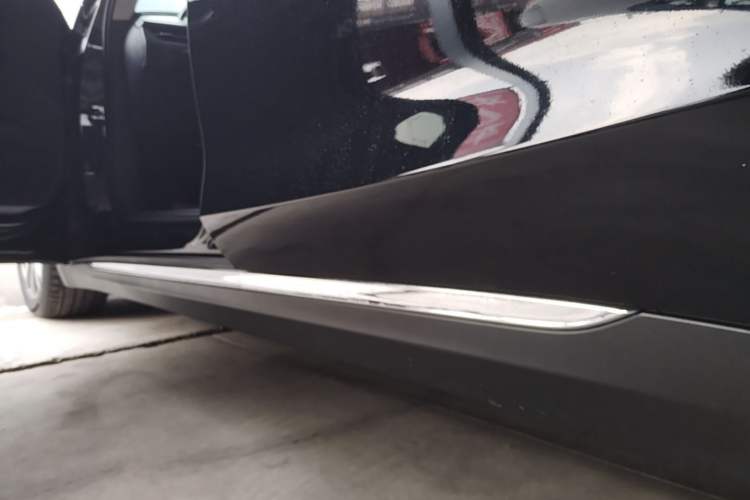 Used Hongqi E-QM5 2022 431 km Charge & Enjoy Edition Left Side Sill