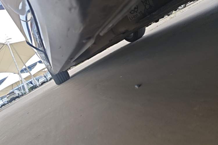 Used Hongqi E-QM5 2022 431 km Charge & Enjoy Edition Left Side Sill