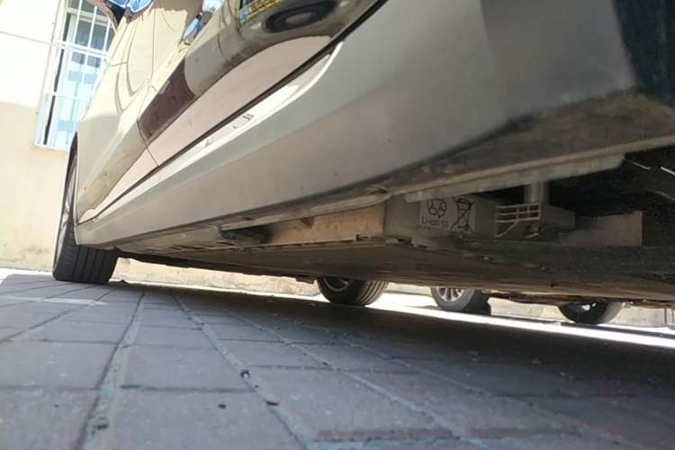 Used Hongqi E-QM5 2022 431 km Charge & Enjoy Edition Left Side Sill