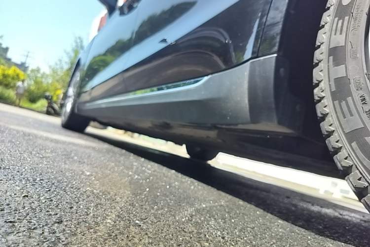 Used Hongqi E-QM5 2022 431 km Charge & Enjoy Edition Left Side Sill