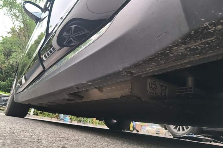 Used Hongqi E-QM5 2022 431 km Charge & Enjoy Edition Left Side Sill
